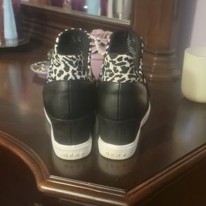 Size 8 womens DKNY wedges